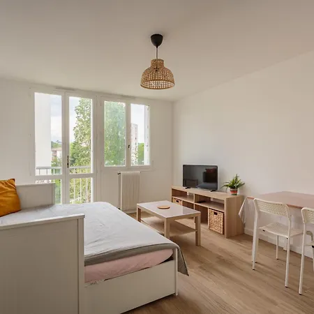 Minerva - Proche De L'aéroport *