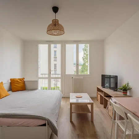 Minerva - Proche De L'aéroport *