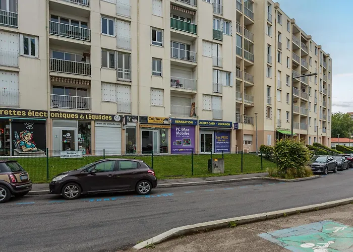 Minerva - Proche De L'aeroport Apartman *