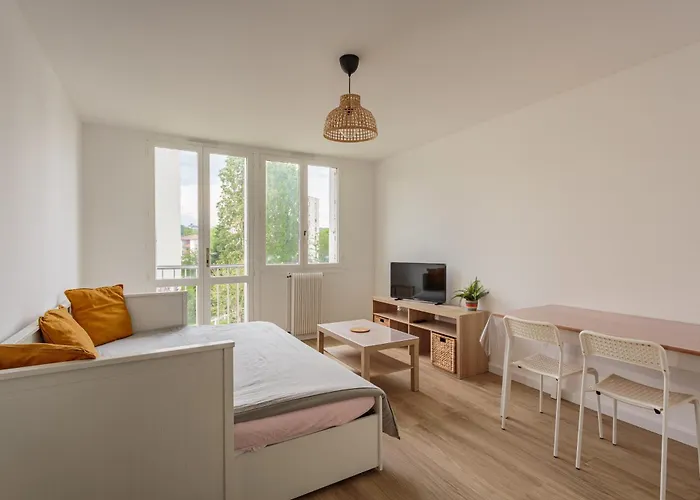 Minerva - Proche De L'aeroport *