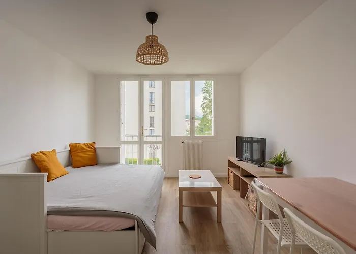 Minerva - Proche De L'aeroport *